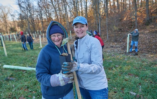 Volunteer-ChesLen-TreePlanting-2018-1110-by-Ed-Cunicelli-2-850x540