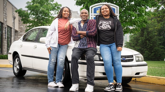 Washington twins with dad and car